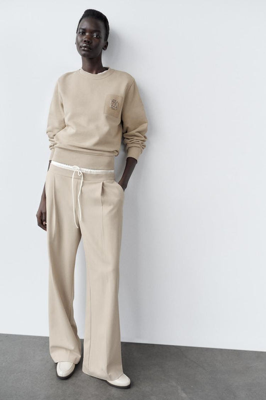 BROOCH SWEATSHIRT